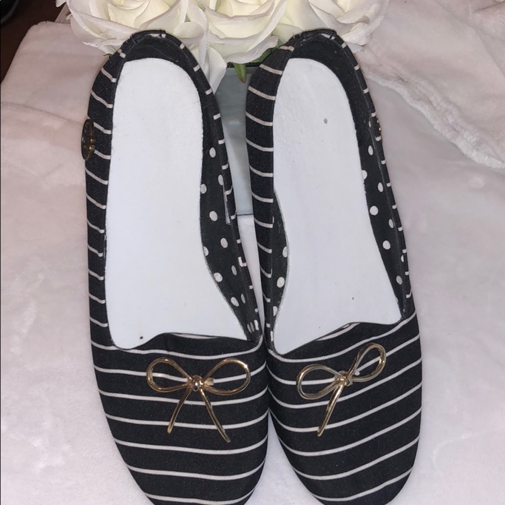 Striped shoes with bow